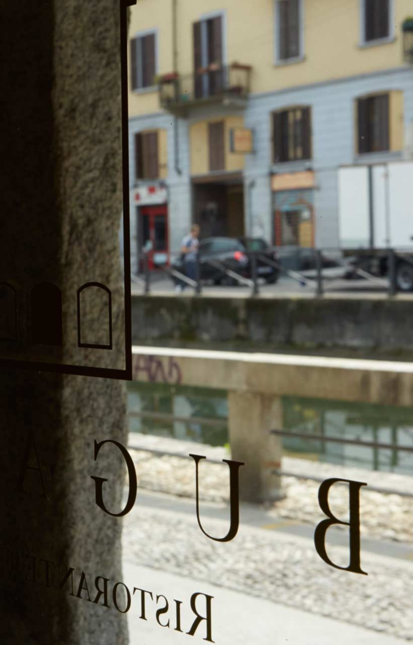 Vue sur le Naviglio Grande du restaurant Bugandé